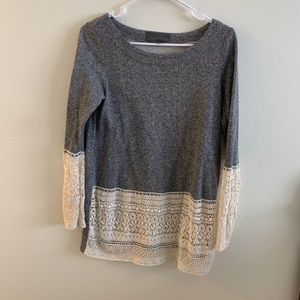 Grey, cream detailed sleeves